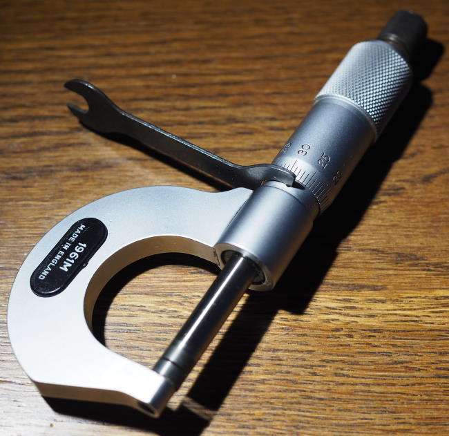 adjustment of manual micrometer